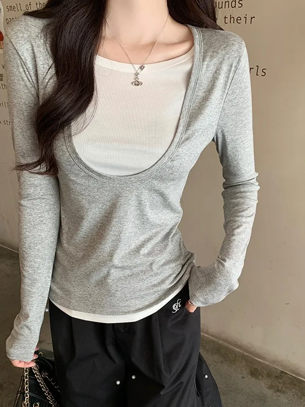 「Tシャツの下に着る長袖」がダサいと感じるなら、どうやって選ぶべきか？