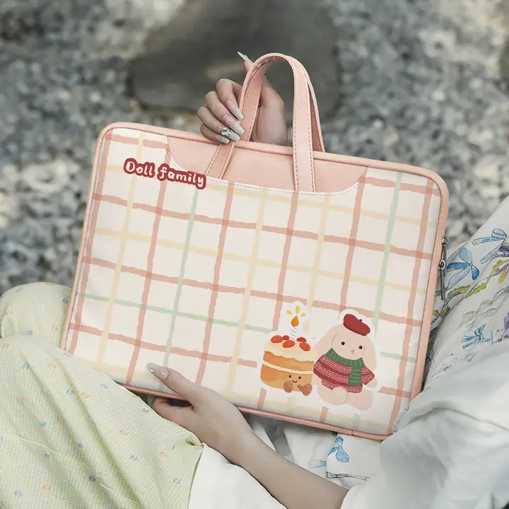 小型ノートパソコン対応の重厚感あるバッグ【MacBook用・スリムデザイン・女性向け】