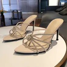 裸色ビジュー付きサンダル【セクシーなポインテッドトゥ・ハイヒール・ストラップデザイン】