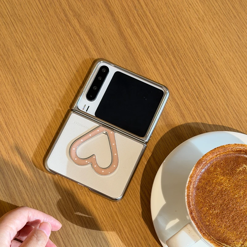 大人女性に人気の手帳型スマホケースは、どんなもの？