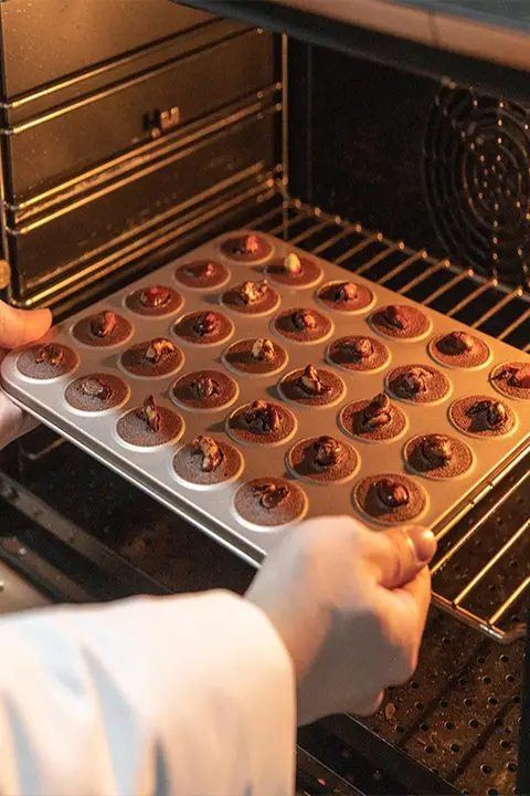 クッキー型 チョコレート用ベーキングトレイ【マカロン型・シリコン製・非粘着タイプ】