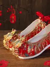 華やかな刺繍を施した中華スタイルのウェディングシューズ【赤・内増高・古風なデザイン】