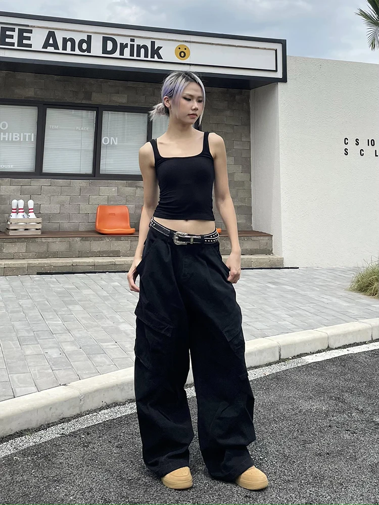 アウトドアと街着に使える万能なカーゴパンツは、本当にそんなに万能なのか？
