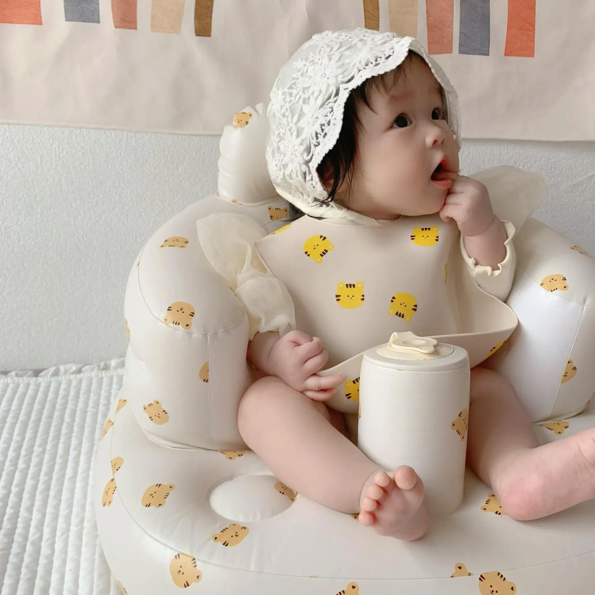 かわいいトラ柄インフレータブル子供用椅子：何ヶ月から安全に使えるか