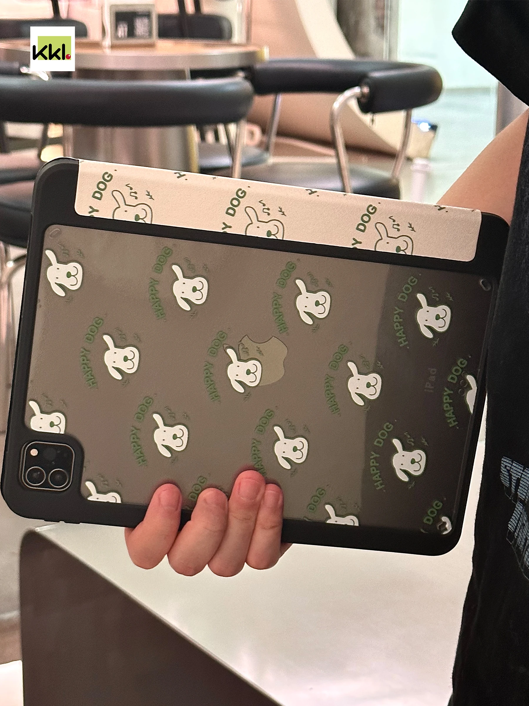 タブレット カバー どう選ぶ？犬のデザインが心を癒すアクリルケースの選び方