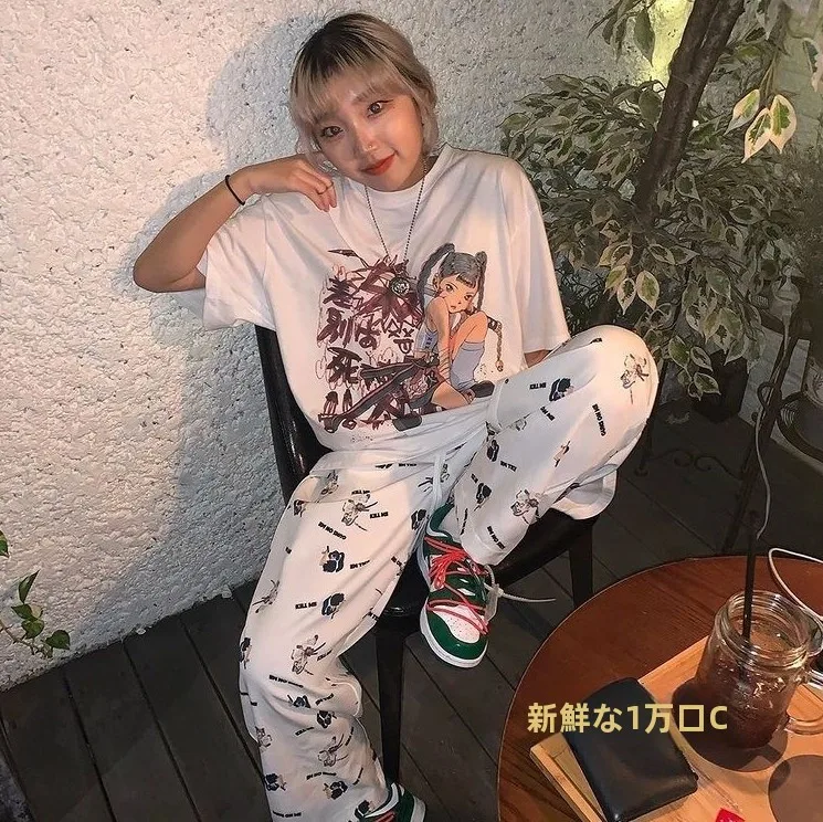 忍者少女の物語 カートゥーンプリントTシャツ：ゆったりシルエットで日常に溶け込むデザインの選択肢