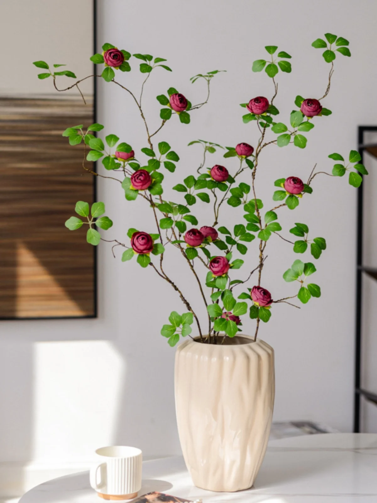 リアルな高枝サンチャ花のつぼみの花束：大型フェイク観葉植物としての実用性とシーン適用