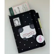 かわいらしいパンダデザインのパスポートケース【ドット柄・多機能収納】