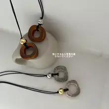 驼骨デザインの幾何学的形状ロングネックレス【女性用・ニットに合う・洗練された印象】