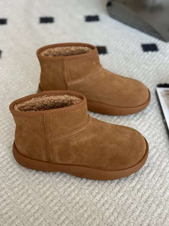 極上の柔らかさのスエード製ショートブーツ【厚底・保温・カジュアルスタイル】