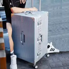 大型スーツケース【キャスター付き・旅行用・四輪デザイン】