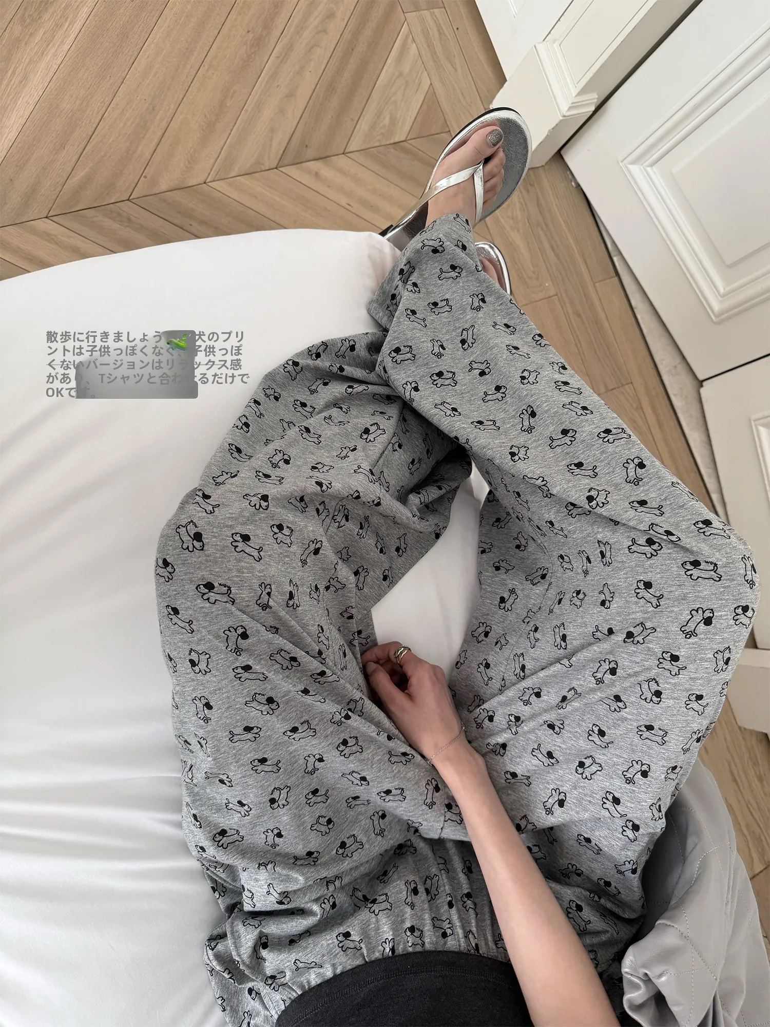 小犬のプリント付き ウエストゴムワイドレッグパンツ：通勤風の夏用リラックススタイルを実現