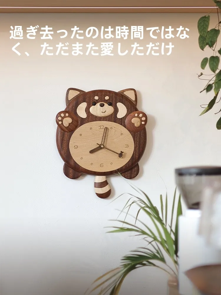 かわいいパンダ掛け時計：無垢材で作られた創造的壁面装飾の選び方
