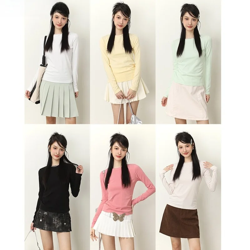 大人可愛いの本質とは？高めの襟Tシャツで実現する自然なスタイル