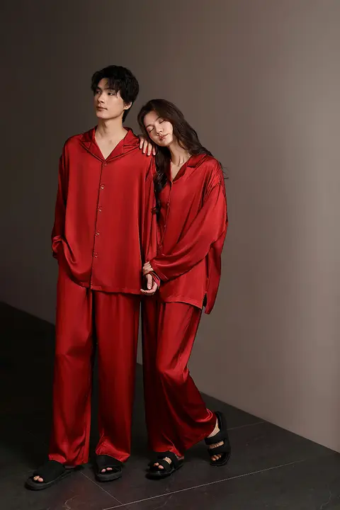 赤色アイスシルクカップル用パジャマセット【春秋用・結婚式・男女兼用・ホームウェア】