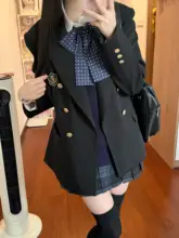 優れたデザインのダブルブレストスーツ【クラシックスタイル・三つボタン】