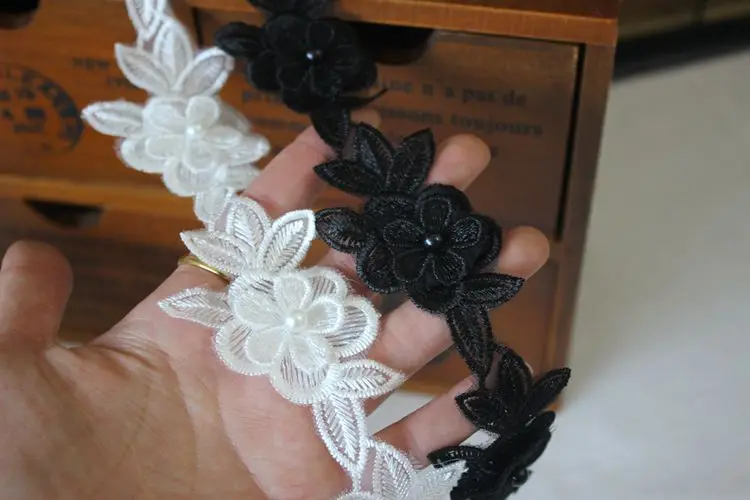 レース刺繍花飾り：ハンドメイドウエディングドレス用のボリューム感とビーズデザイン