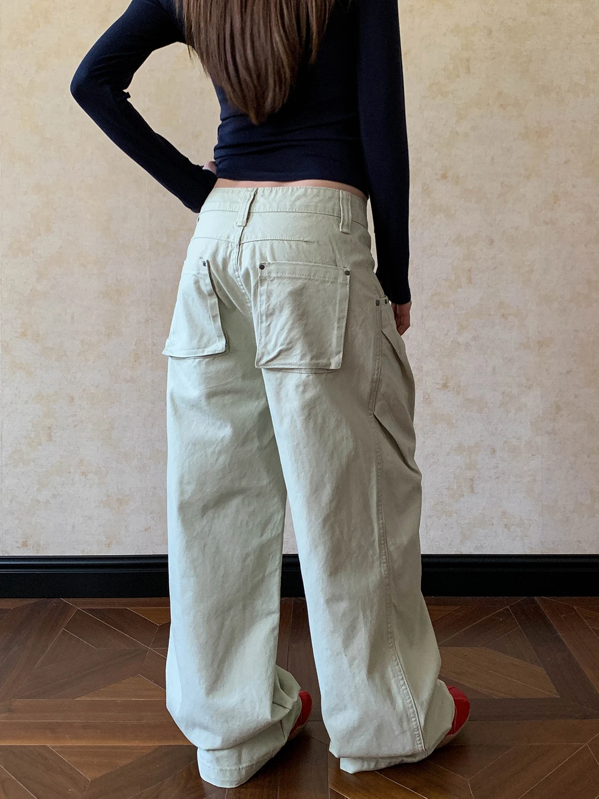耐久性と高コスパのカーゴパンツは、本当に選べるのか？
