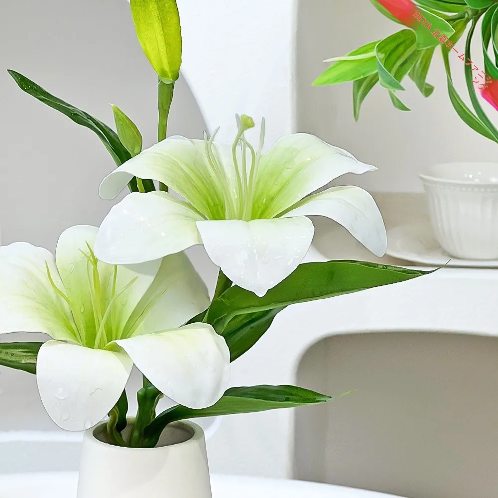 リアルな風合いのユリの造花で、どんな空間に彩るの？