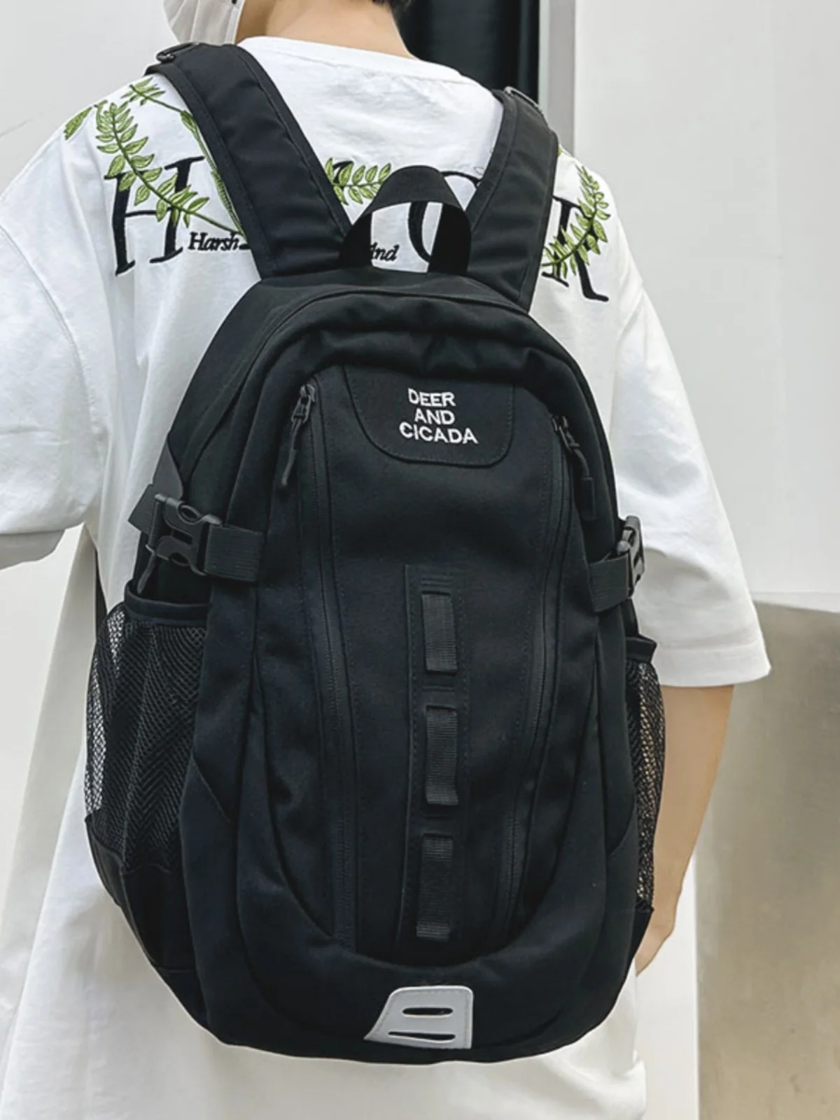 登山リュック おしゃれ メンズ どう選ぶ？通勤・日常使いに最適な軽量タイプの選び方
