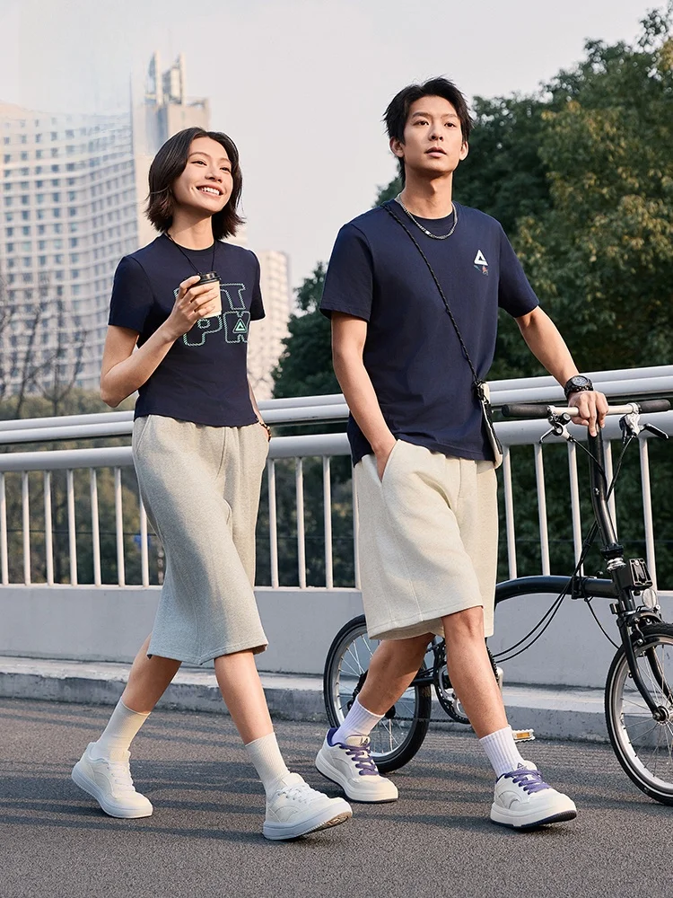 Peak 通気性に優れた白のメッシュスニーカー：軽量でカジュアルな男性用夏用スニーカーの実用性解析