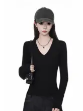 ブラックVネック長袖Tシャツ【フィット感・ウエストシェイプ・ニット素材】