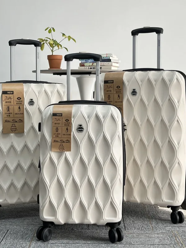 スーツケース 機内持ち込み 最大サイズ おすすめは？軽量で耐久性に優れたPC素材のモデルが今注目