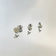 小さな円形のトラの牙ピアス【無重力舌ピアス・チタン合金・アレルギー防止】