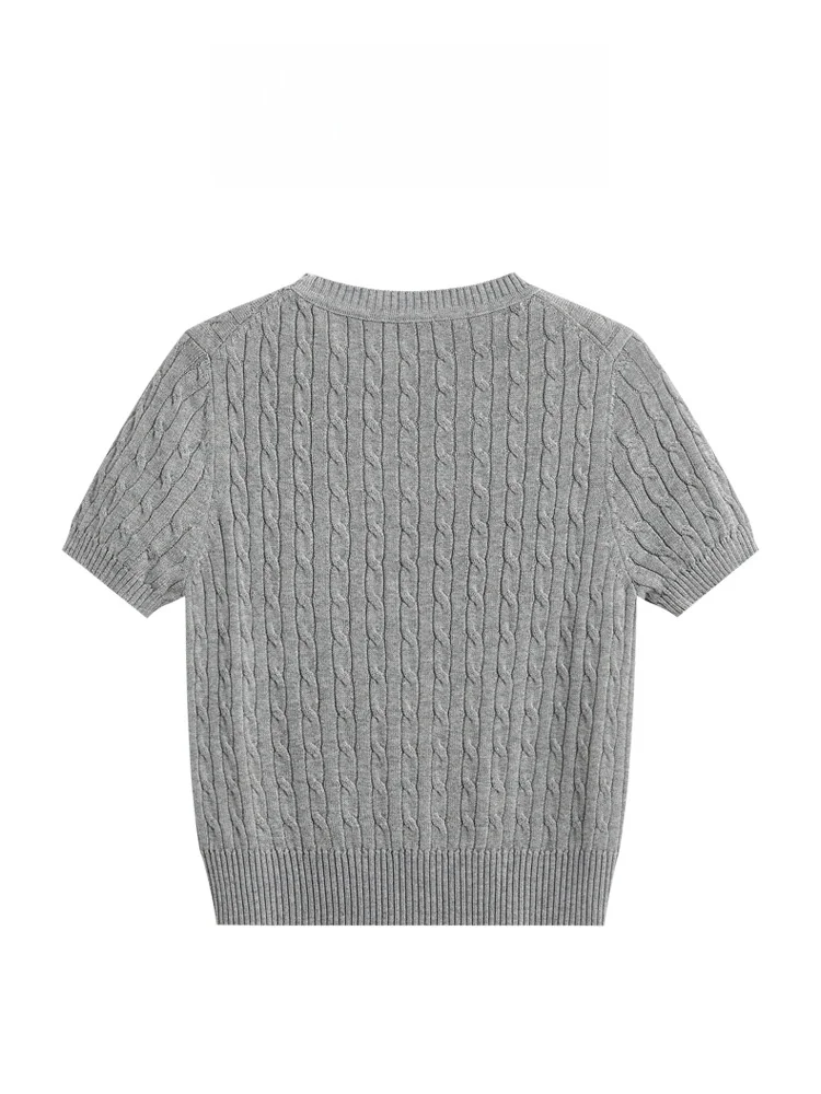 グレー ニット は 夏用短袖ニットTシャツとしての実用性と着こなしのバランスをどう評価するか