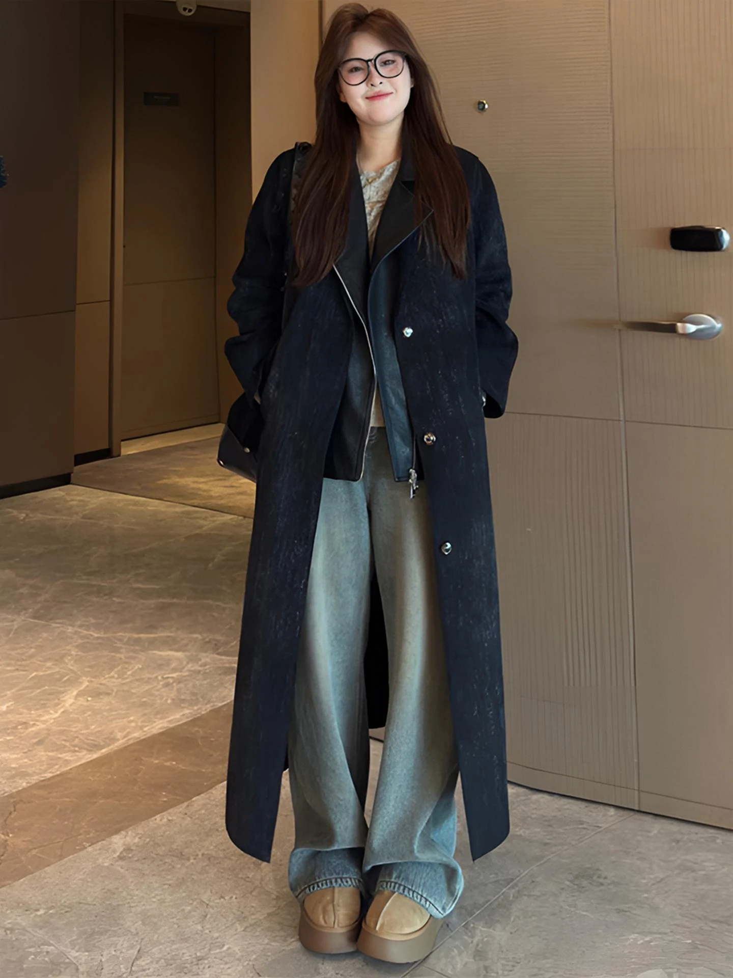 50代女性の秋旅行で「防寒」を意識した着こなしは、本当に難しい？