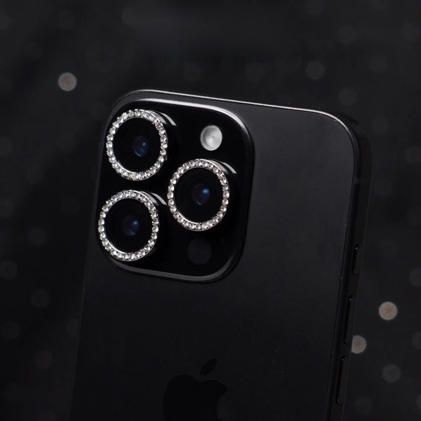 iPhoneのカメラを守るための「閃きを生む」保護フィルムは？