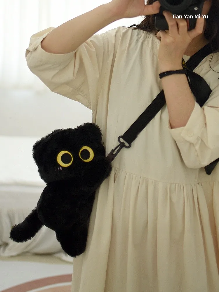 アニメデザインの黒猫ショルダーバッグ：子ども向けの親子利用シーンでの実用性とデザイン特性