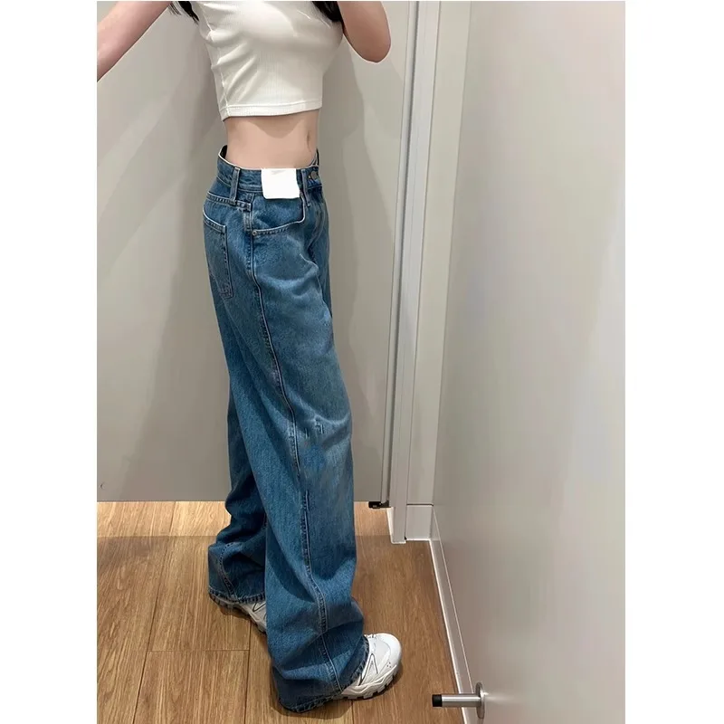 浅い青色のハイウエストストレートデニムパンツ：フィット感と実用性を徹底解説