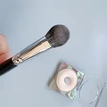 RHEA ハイライトブラシ【舌型・ソフト毛・初心者向け・光沢感アップ】