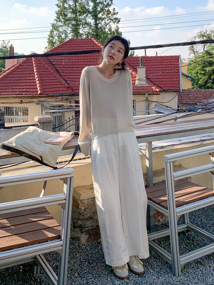 紺パンツの着こなしは、本当に難しい？その答えはこの1着にあります