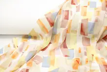 油絵風ジオメトリックパターンのシフォンシャツ生地【半透明・ボルドー・イエロー・ブルーのコントラスト】