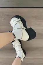白色のレトロフレンチスタイル 低めヒール 浅口パンプス【夏用・柔らかいソール】（セットアップ対応）