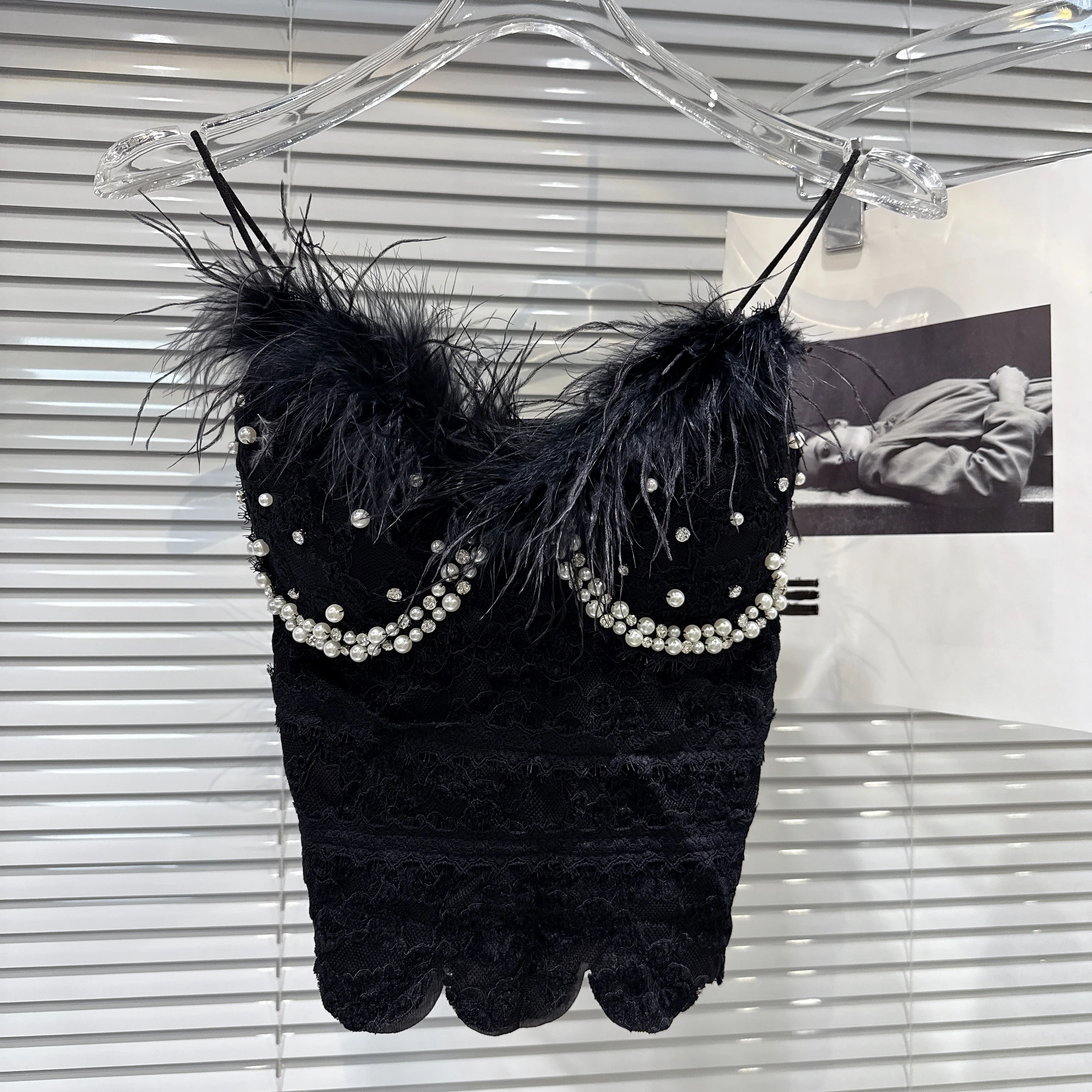 羽毛トリムビーズ付き刺繍ブラカップキャミソール：甜美風の内搭スタイルを実現