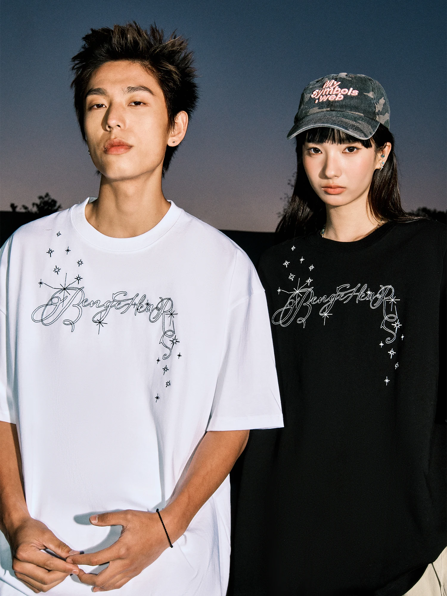 刺繍入り短袖Tシャツ：学院風のゆったりデザインが夏の日常に最適