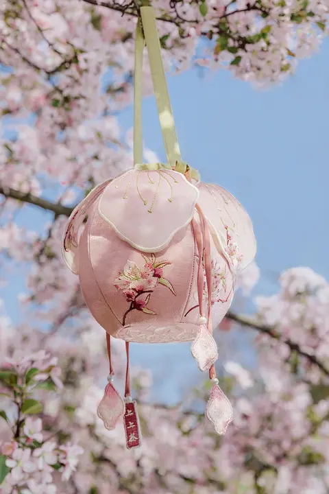 桃花刺繍のハンディバッグ【球形ランタンバッグ・春季用・オリジナルデザイン】