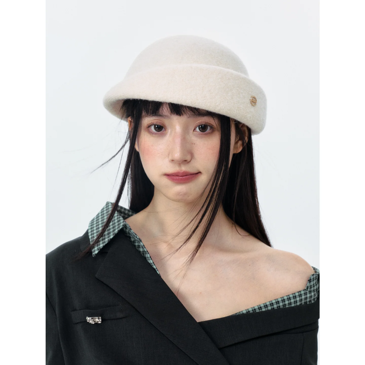 メガネに合う帽子を選ぶときに迷うのは、なぜ？
