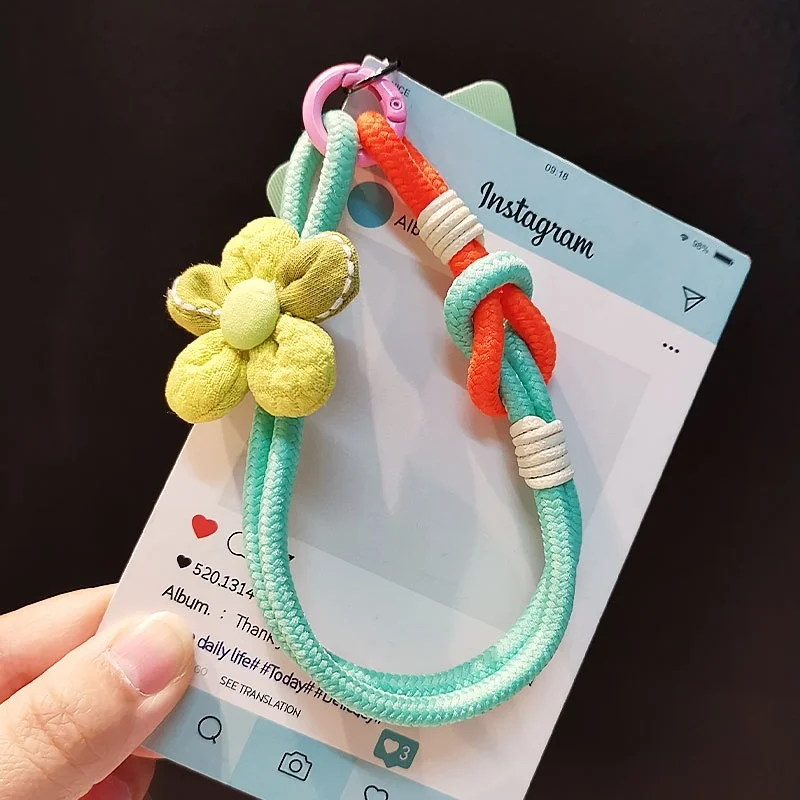 スマホショルダーストラップ おしゃれ おすすめモデル：珍格の花柄二連ブレスレット
