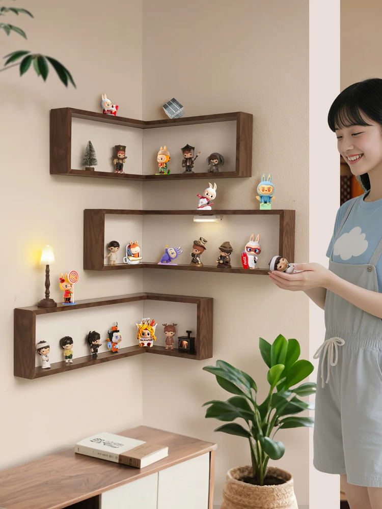 壁掛け式コーナーキャビネット：フィギュア収納に最適な木製の防塵設計モデル