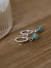 ブルー水翡翠の円形925純銀イヤリング【防アレルギー・クラシックデザイン・小ぶり】