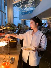 クラシックカラーの長袖シャツ【女性用・ゆったりデザイン・カジュアル通勤・重ね着対応】