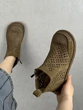 レトロデザインの高めヒールサンダル【本革・透穴・通気性・フラットソール】