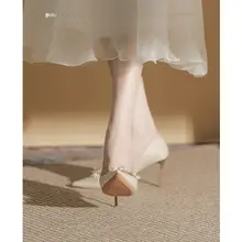 パールフラワーデザインのハイヒール【サテン・ポインテッドトゥ・細いヒール・結婚式用・エレガント】