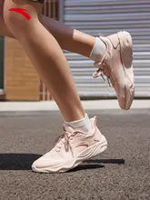 通気性のあるメッシュ素材を使用した女性用軽量トレーニングシューズ【柔らかいソール・減震機能付き】