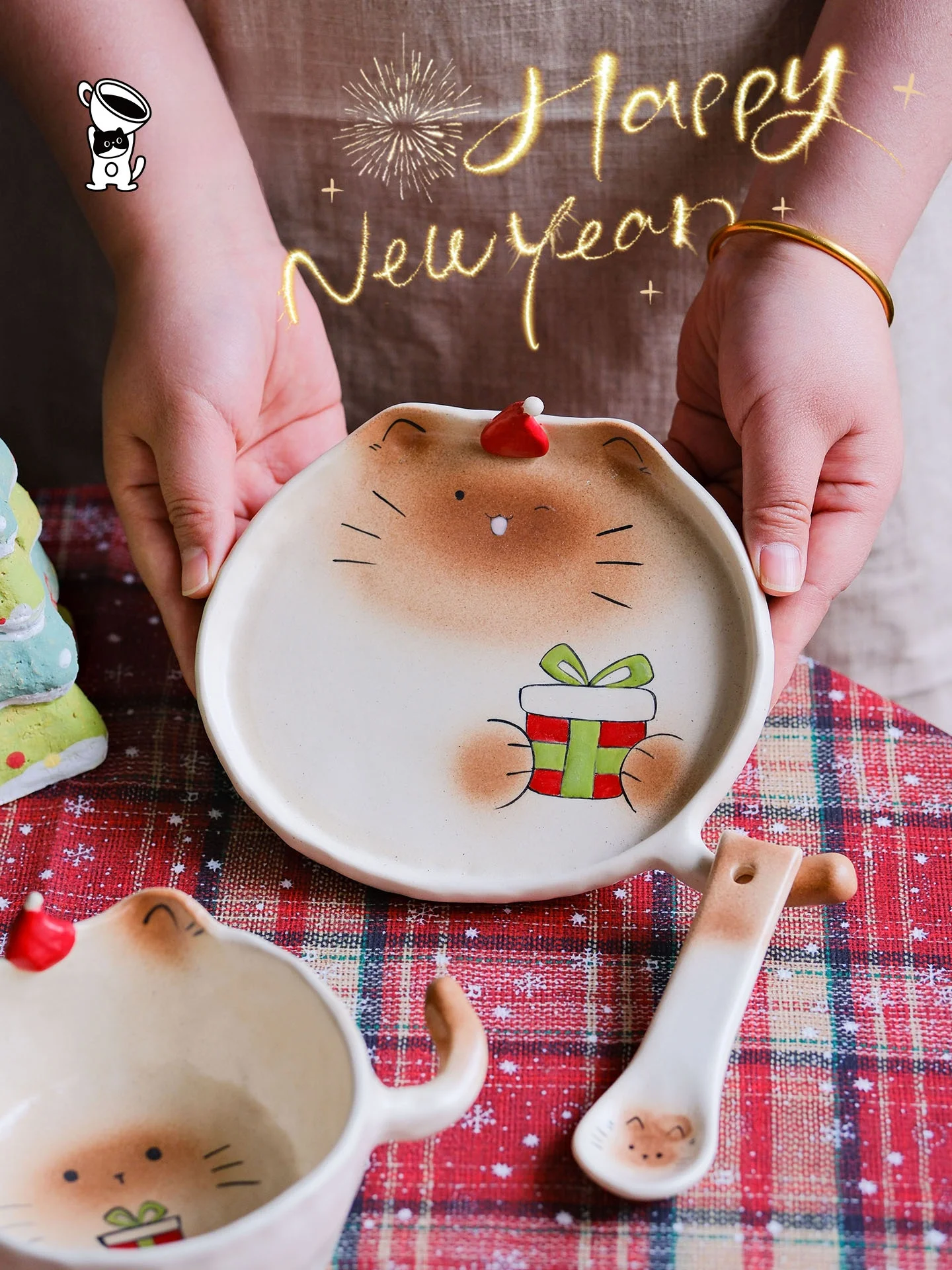 可愛いシャム猫デザインのプレート：子供向けクリスマスギフトの実用性とデザイン特性