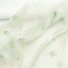 薄手透け感のあるグレーグリーンのバラ柄と小さな桜のジャカード天絲リネン生地（セットアップ対応）